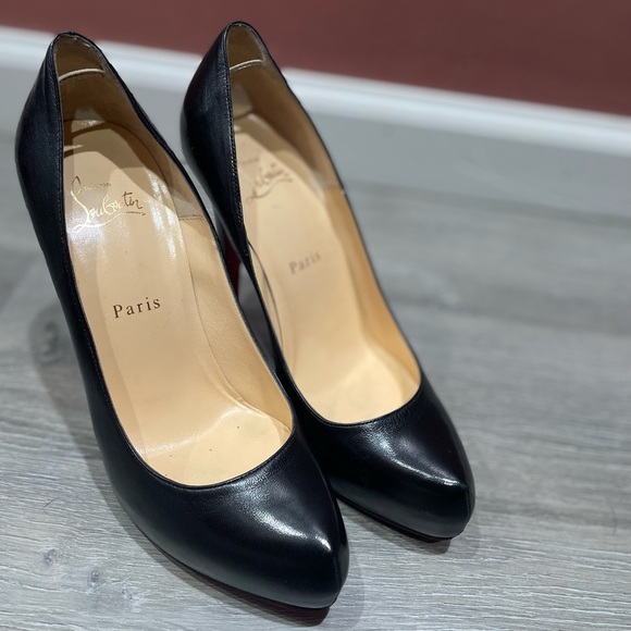 Louis Vuitton Shoes. Red bottom size 7,5 women. Only worn indoor once. Like new - Picture 9 of 9